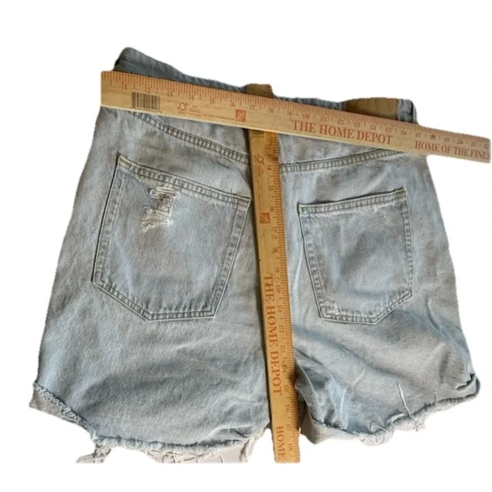 H&M Mom Shorts Women's Size 12 Light Wash Denim Ultra High Waist Distressed-740 - Picture 5 of 7